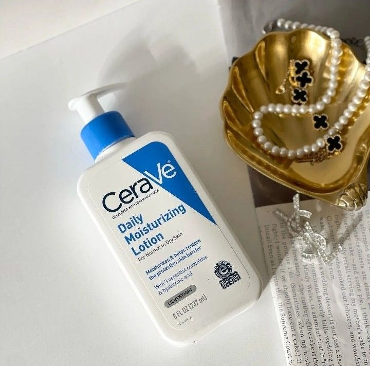 CeraVe Daily Moisturizing Lotion (236ml) – Deep Hydration for Soft, Healthy, and Smooth Skin